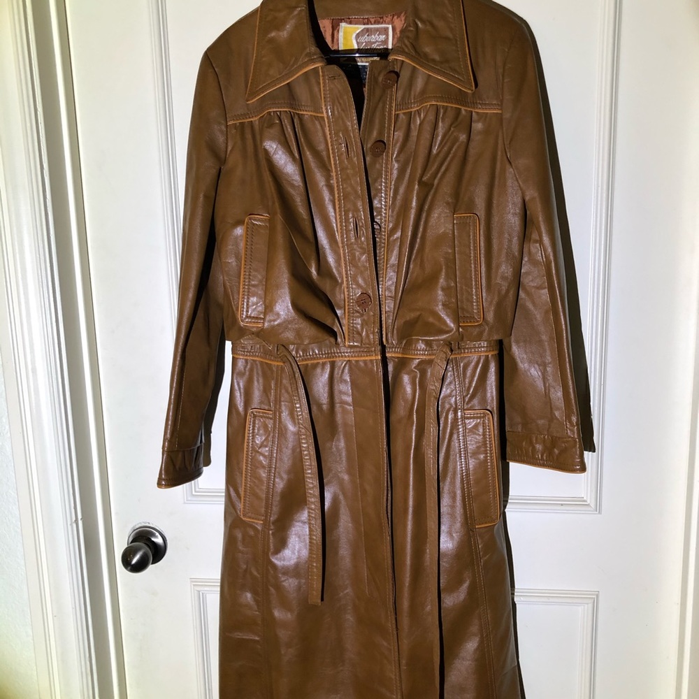 SUBURBAN HERITAGE VINTAGE WOMANS LEATHER JACKET